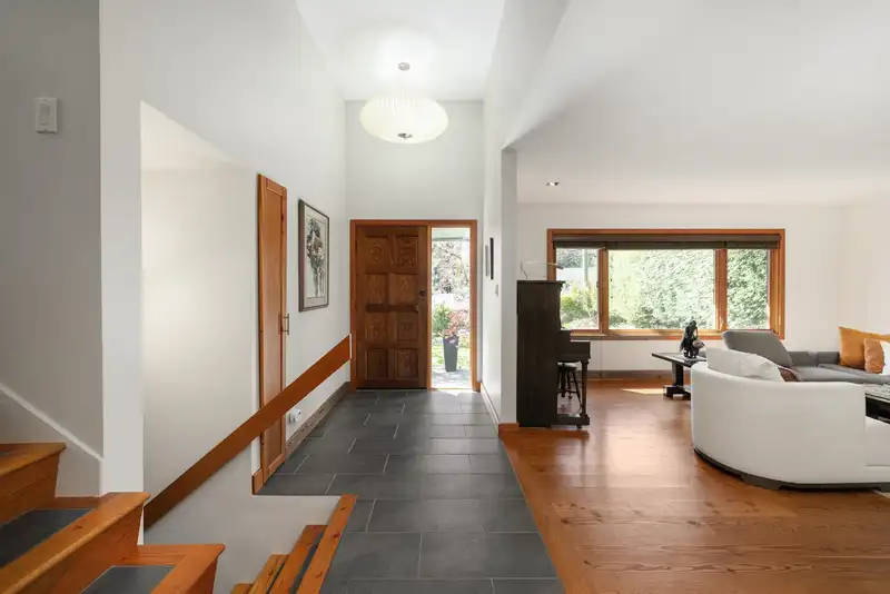 1374 E 15TH STREET - photo 4 of 40