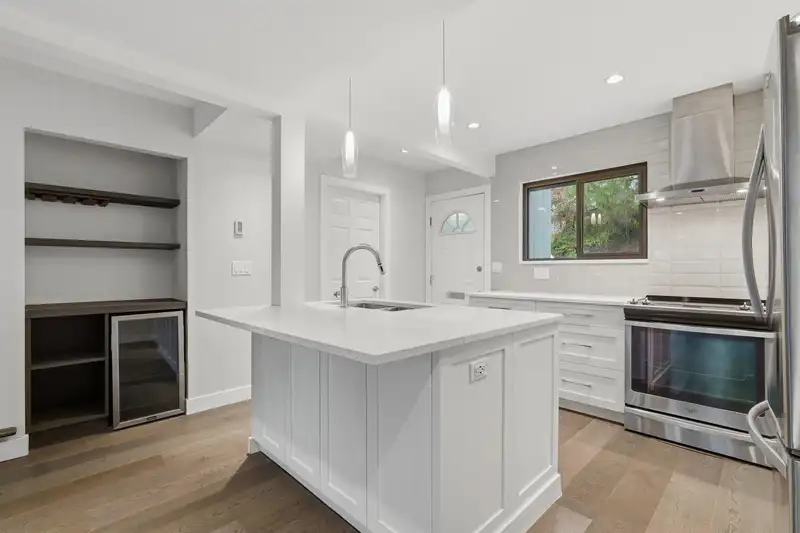 932 BLACKSTOCK ROAD - photo 4 of 25