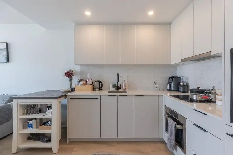 1512 13685 102 AVENUE - photo 3 of 32