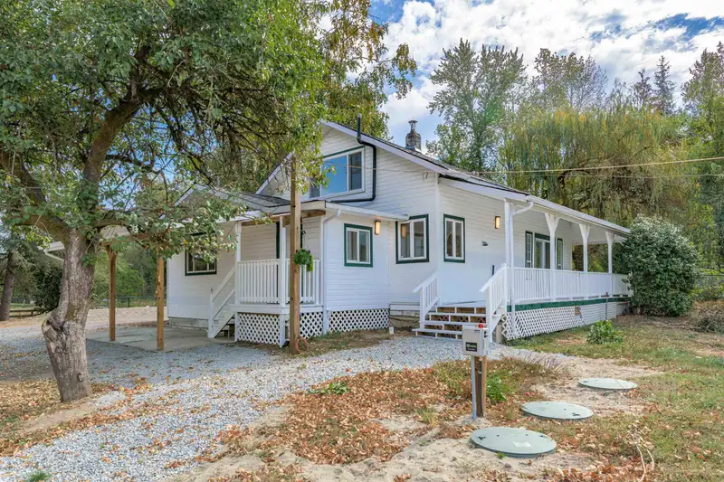 23891 0 AVENUE - photo 2 of 31