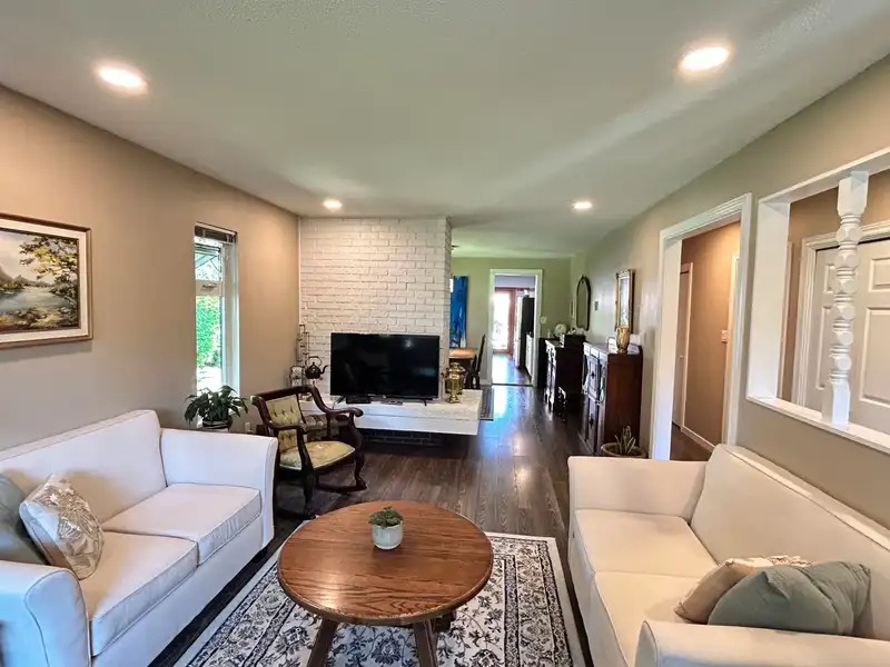 1798 GARDEN AVENUE - photo 1 of 27