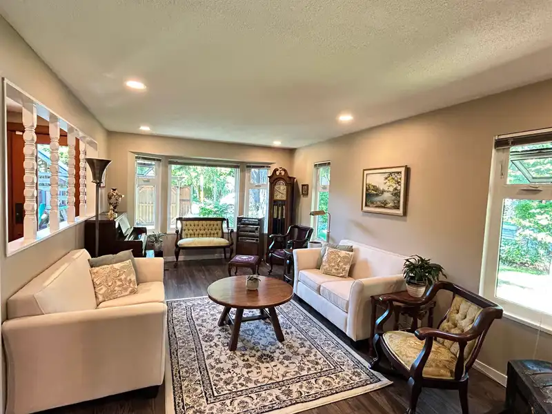 1798 GARDEN AVENUE - photo 2 of 27