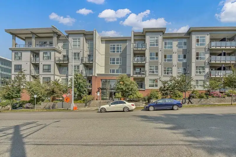 221 13733 107A AVENUE - photo 1 of 32
