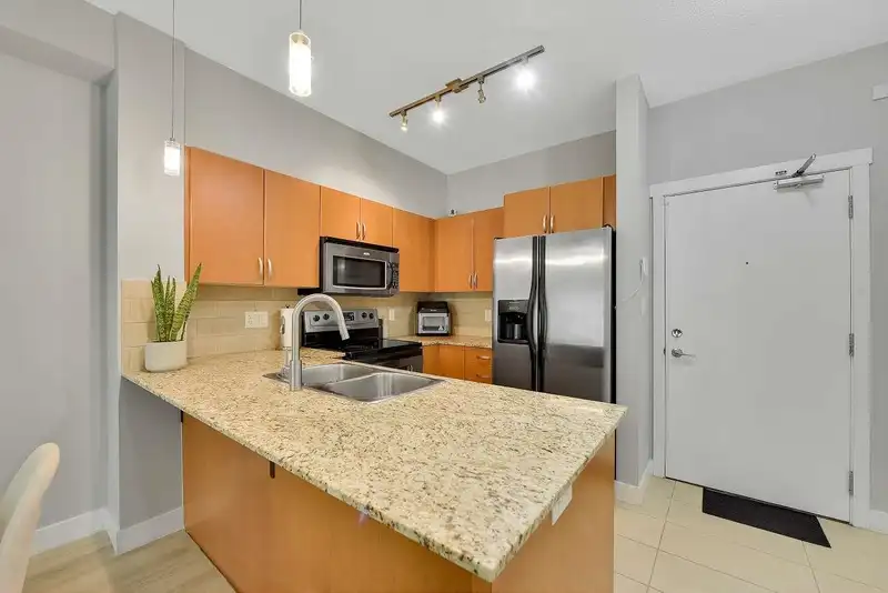 221 13733 107A AVENUE - photo 2 of 32