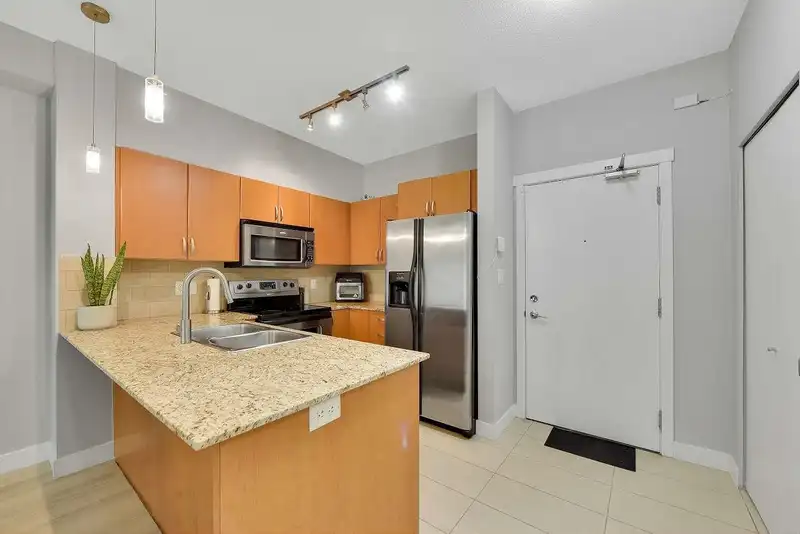 221 13733 107A AVENUE - photo 3 of 32