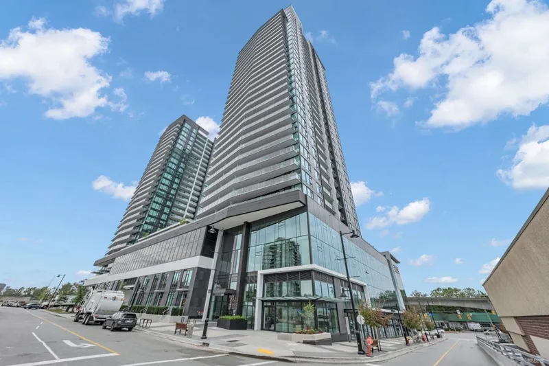 910 318 ALDERSON AVENUE - photo 1 of 25