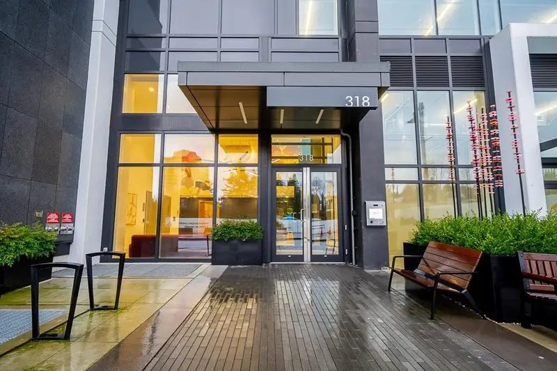 910 318 ALDERSON AVENUE - photo 2 of 25