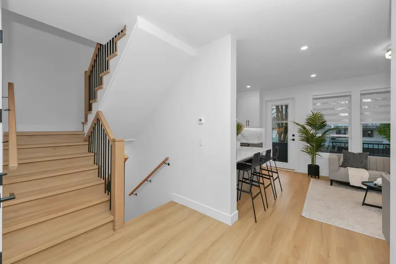 7 2168 VINEWOOD ST STREET - photo 3 of 4