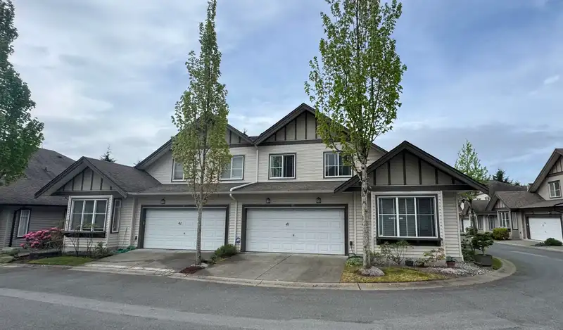 41 15868 85 AVENUE - photo 2 of 15