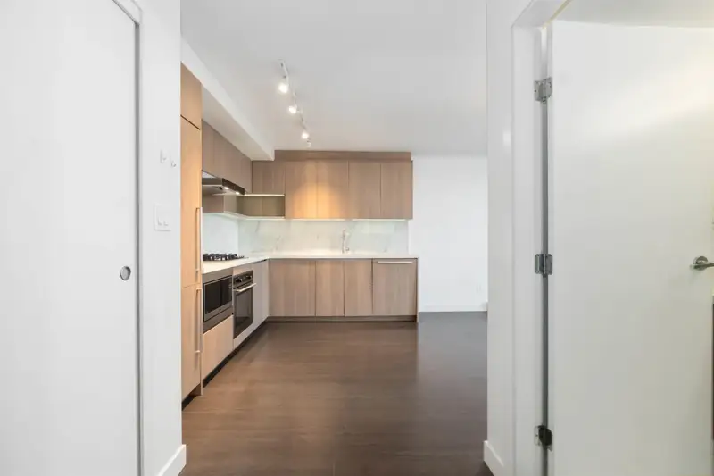 3301 13750 100 AVENUE - photo 2 of 24