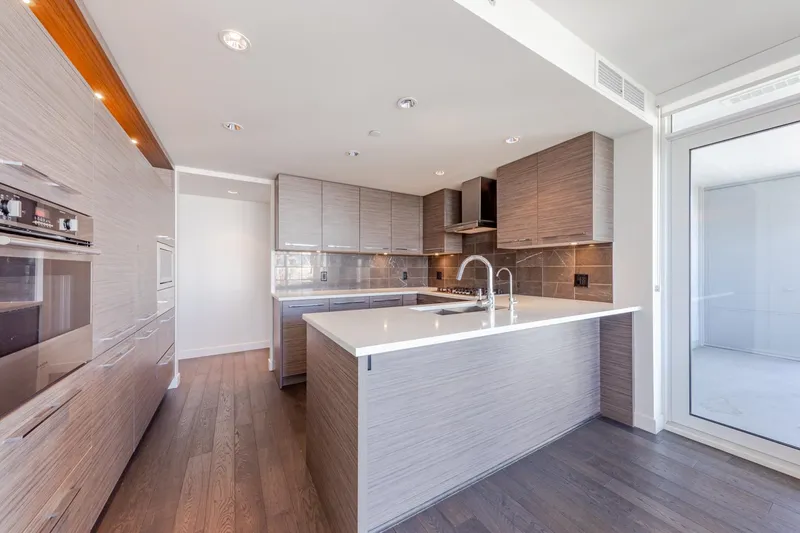 902 7468 LANSDOWNE ROAD - photo 1 of 20