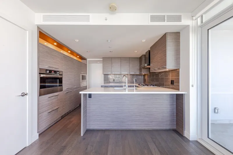 902 7468 LANSDOWNE ROAD - photo 2 of 20