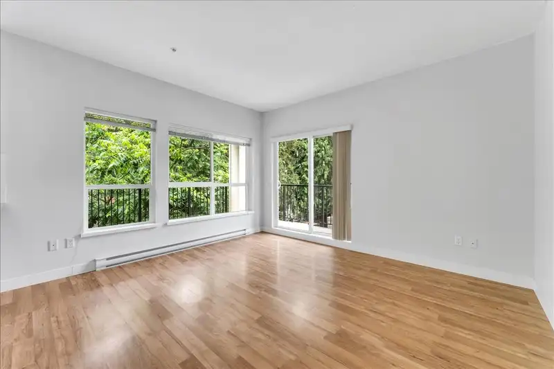 215 9655 KING GEORGE BOULEVARD - photo 4 of 23
