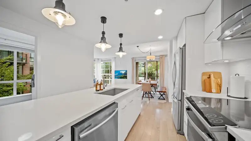 204 719 W 3RD STREET - photo 2 of 39