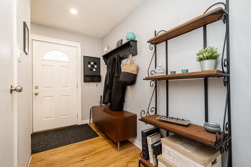 124 SPRINGFIELD DRIVE - photo 4 of 29