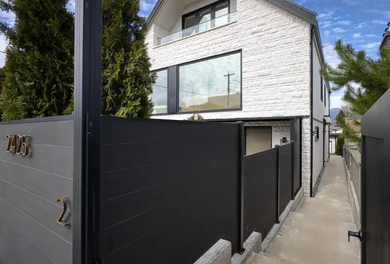 2 2425 KITCHENER STREET - photo 2 of 34