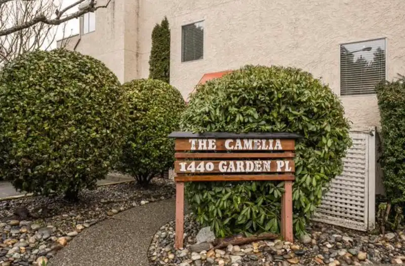 384 1440 GARDEN PLACE - photo 1 of 23