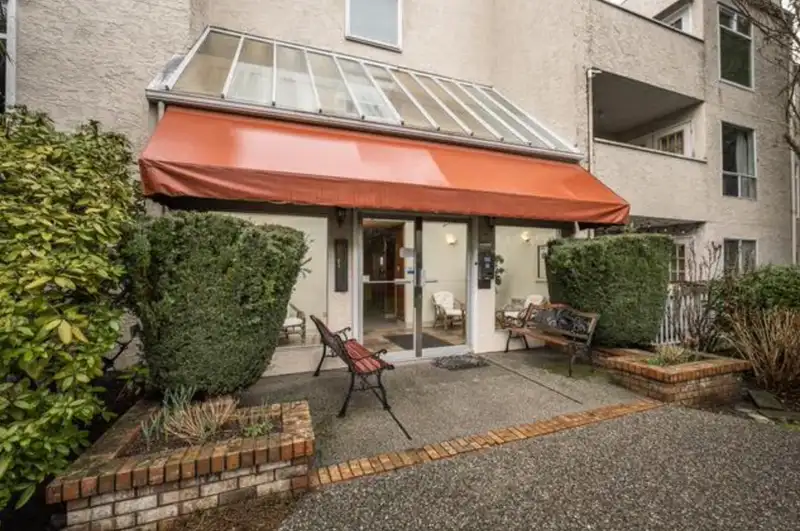 384 1440 GARDEN PLACE - photo 4 of 23