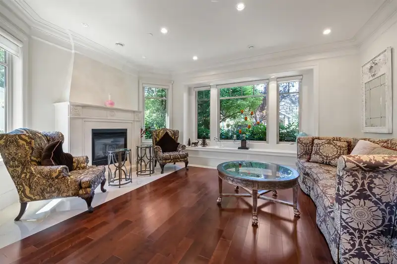 1268 W 40TH AVENUE - photo 3 of 32