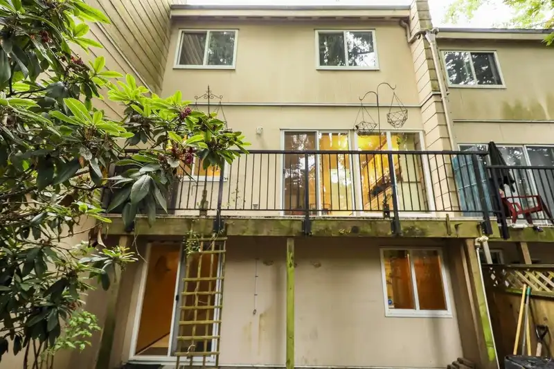 41 10555 153 STREET - photo 2 of 40