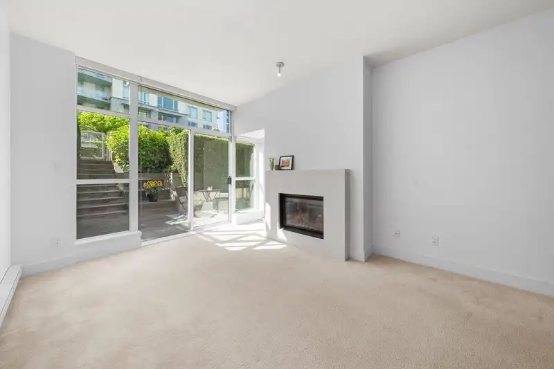 102 6080 IONA DRIVE - photo 3 of 16