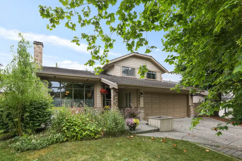 16095 13 AVENUE - photo 1 of 34