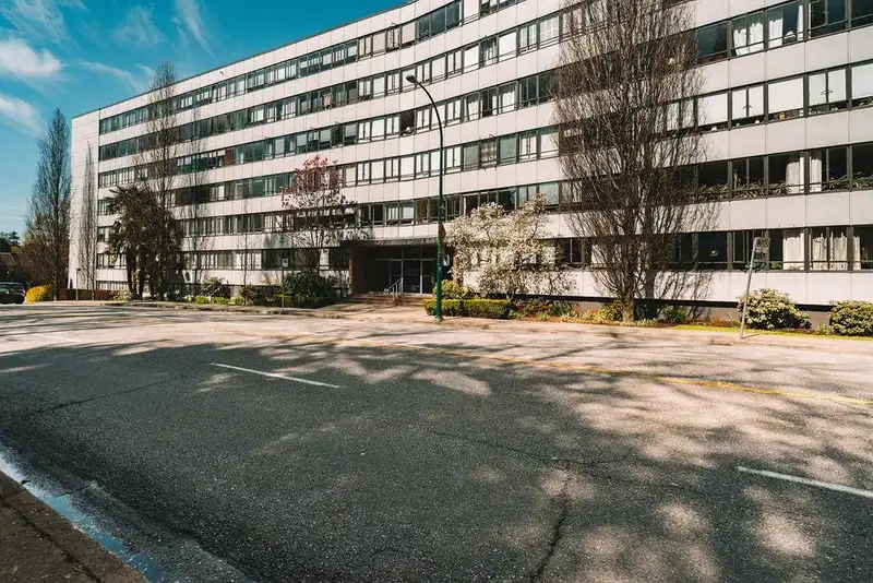 310 1445 MARPOLE AVENUE - photo 2 of 34