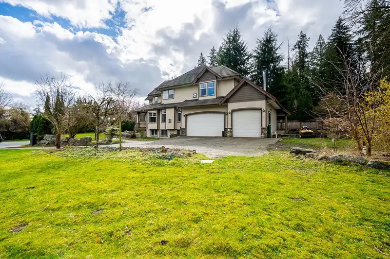 9833 182 STREET - photo 2 of 34