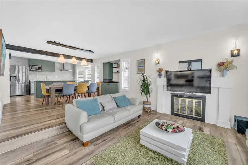 10552 WOODGLEN CLOSE - photo 3 of 25