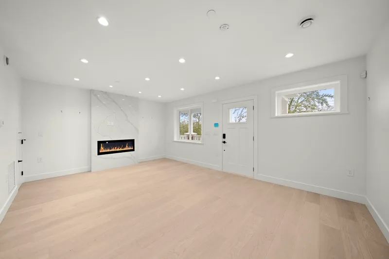 1161 KEEFER STREET - photo 4 of 25