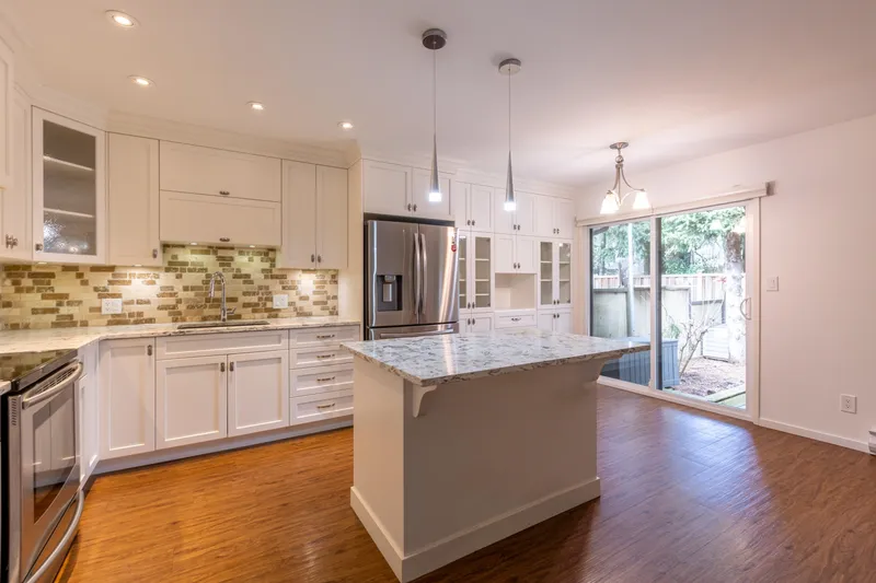 16 2998 MOUAT DRIVE - photo 4 of 25