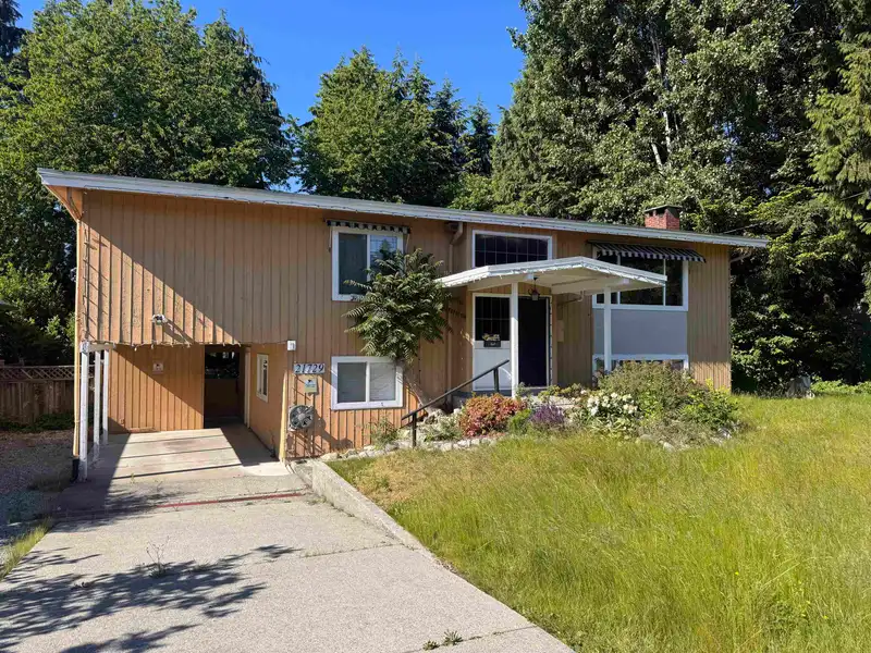 21729 124 AVENUE - photo 1 of 9
