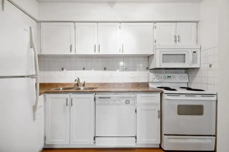 105 110 SEVENTH STREET - photo 2 of 33