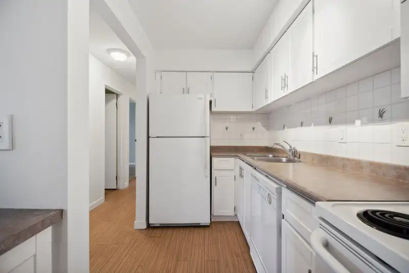 105 110 SEVENTH STREET - photo 3 of 33