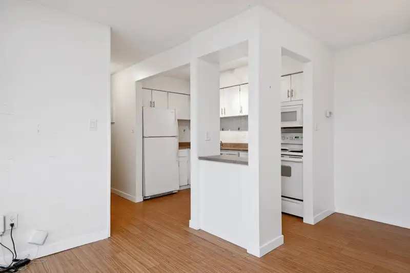 105 110 SEVENTH STREET - photo 4 of 33