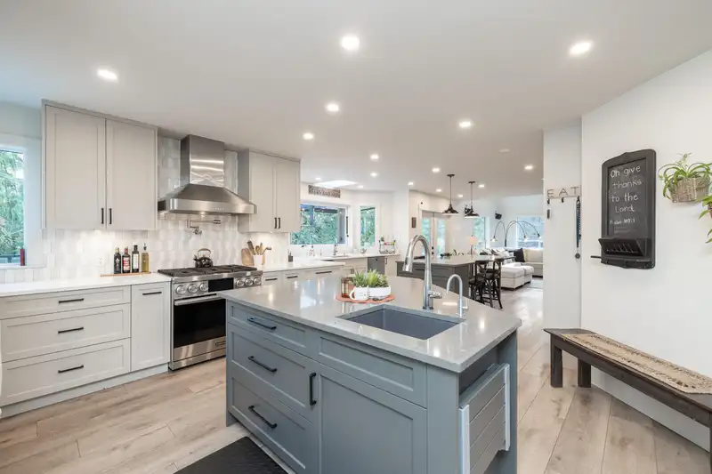 4564 MAYSFIELD CRESCENT - photo 4 of 40