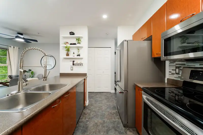 201 1688 E 8TH AVENUE - photo 3 of 37