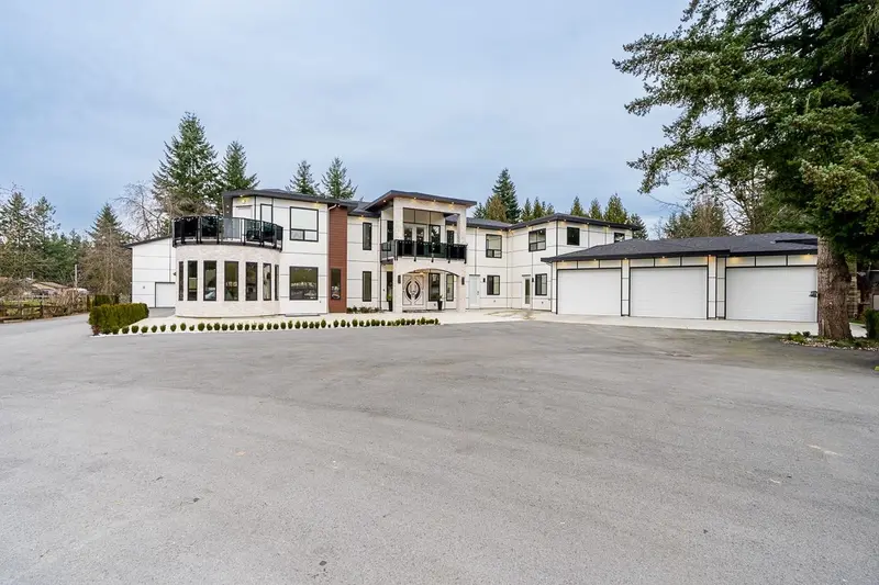 24095 65 AVENUE - photo 3 of 25