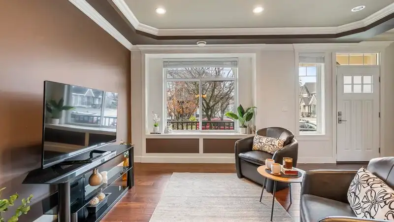 21049 77 AVENUE - photo 2 of 40