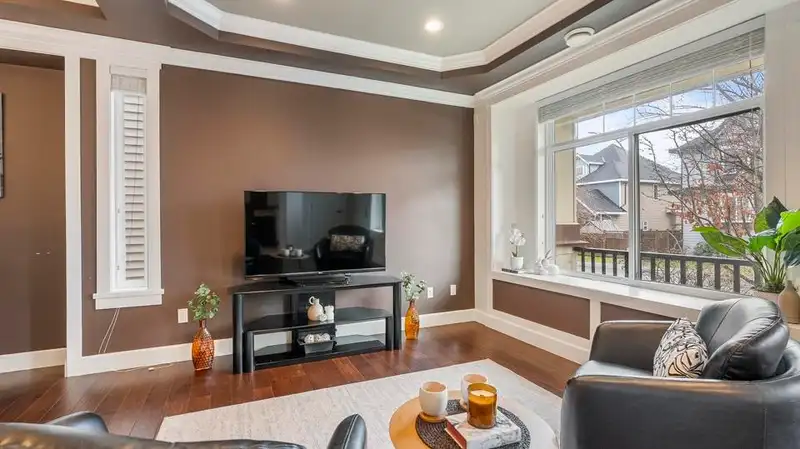 21049 77 AVENUE - photo 4 of 40