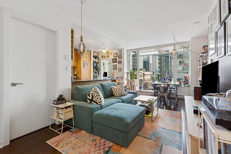 1003 821 CAMBIE STREET - photo 2 of 25