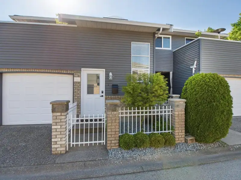 14 6320 48A AVENUE - photo 2 of 39
