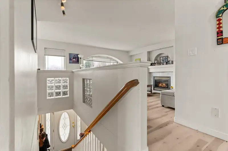 5635 VIEWPOINT PLACE - photo 2 of 27