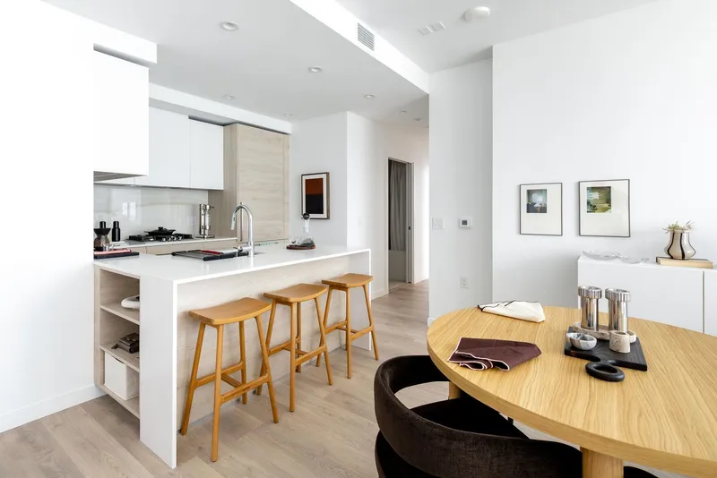 2806 660 QUAYSIDE DRIVE - photo 2 of 25