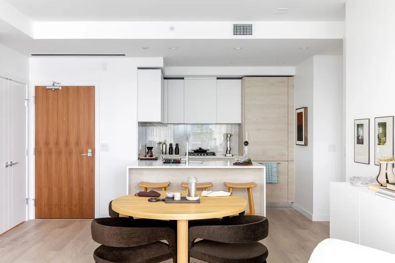 2806 660 QUAYSIDE DRIVE - photo 4 of 25