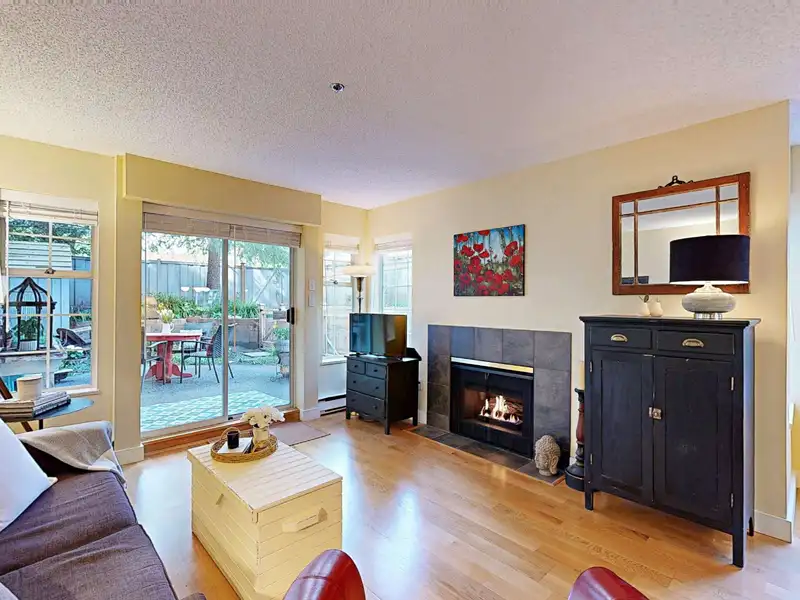 103 735 W 15 AVENUE - photo 2 of 35