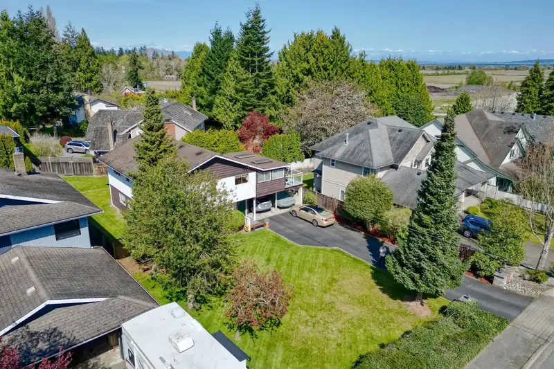 5551 4 AVENUE - photo 4 of 40