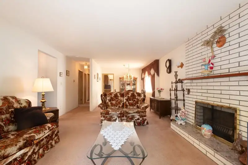 6372 ST. CATHERINES STREET - photo 4 of 24
