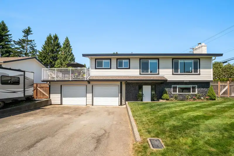 2602 MACBETH CRESCENT - photo 1 of 24
