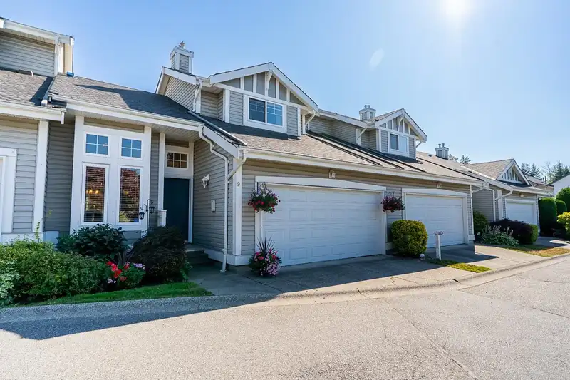 9 20788 87 AVENUE - photo 1 of 40